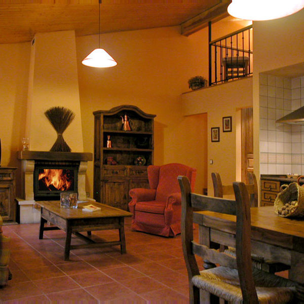 Najarra es una casa rural con chimenea para dos personas en Rascafria. Casas Rurales Valle de El Paular